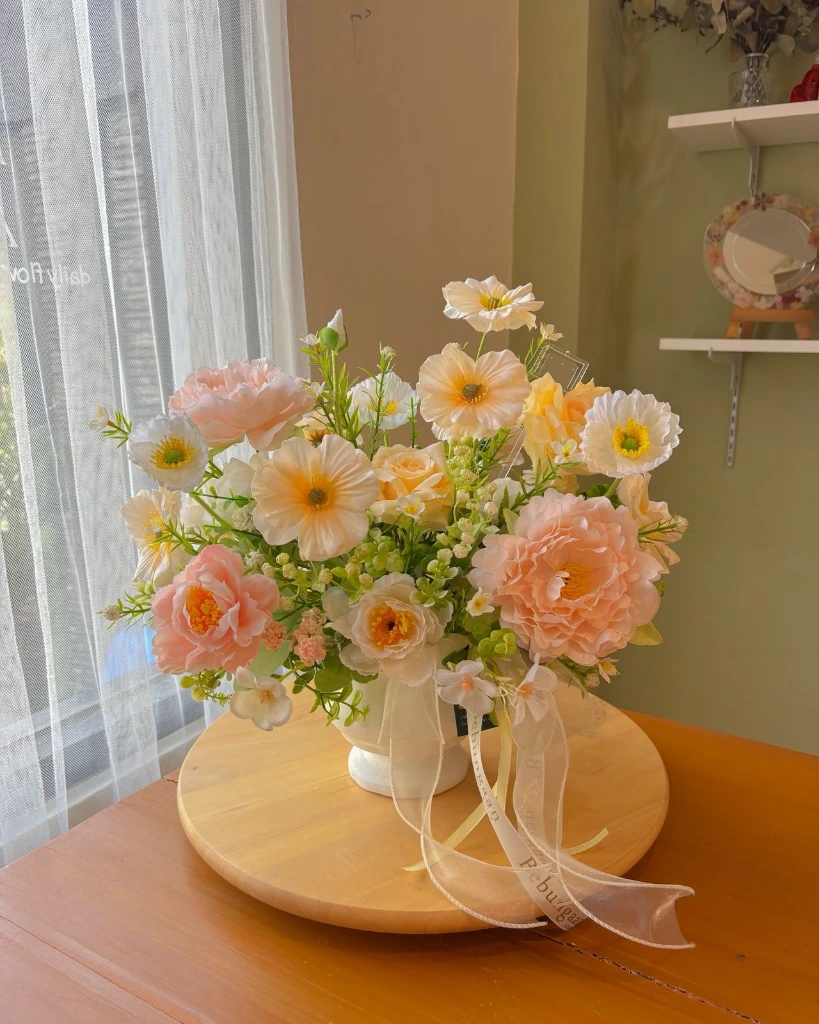 Medium Artificial Vase