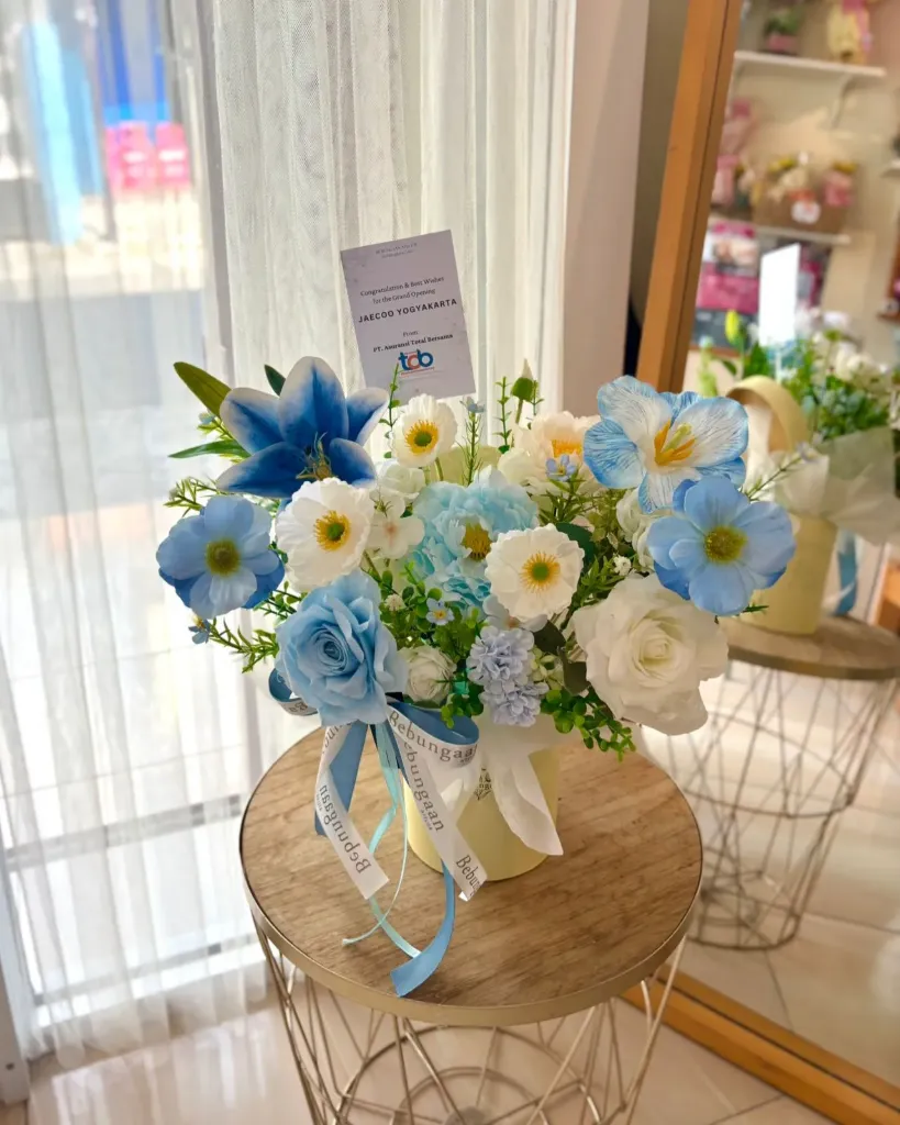 Bloom Box Artificial Flower